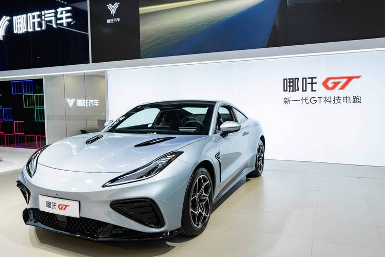 东莞石龙镇弘康迈企业管理咨询哪吒汽车在智能汽车领域的表现，领途汽车在新能源汽车市场中的影响力